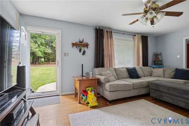 8374 Burnside Dr, Mechanicsville, VA 23116
