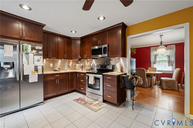 8374 Burnside Dr, Mechanicsville, VA 23116