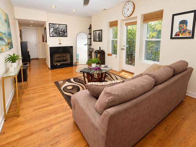 1021 E 46th Street 2N, Chicago, IL 60653