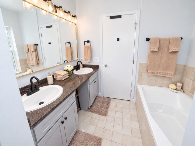 1021 E 46th Street 2N, Chicago, IL 60653