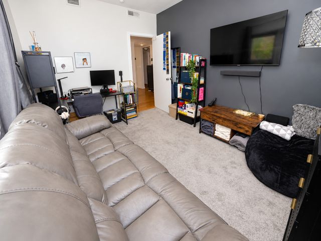 1021 E 46th Street 2N, Chicago, IL 60653