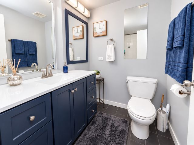 1021 E 46th Street 2N, Chicago, IL 60653
