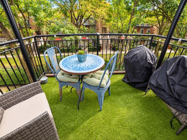 1021 E 46th Street 2N, Chicago, IL 60653