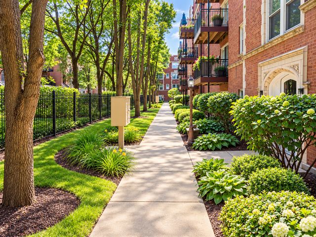 1021 E 46th Street 2N, Chicago, IL 60653
