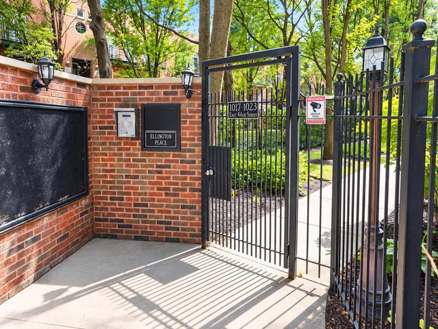 1021 E 46th Street 2N, Chicago, IL 60653