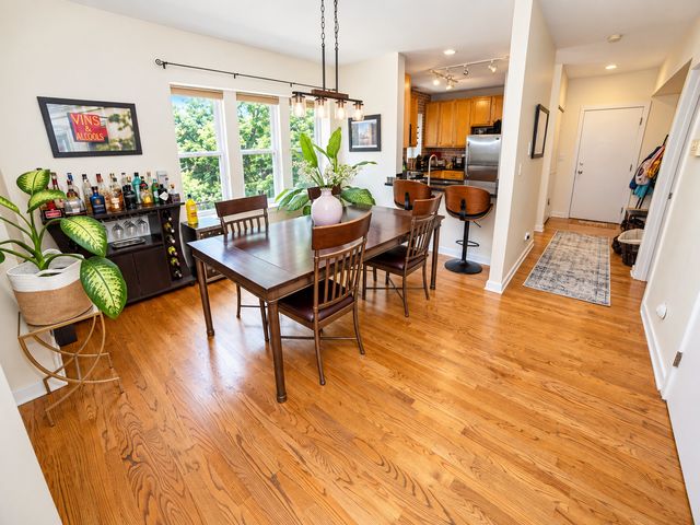1021 E 46th Street 2N, Chicago, IL 60653