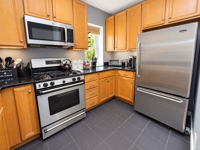 1021 E 46th Street 2N, Chicago, IL 60653