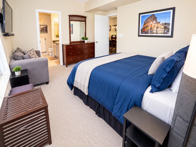 1021 E 46th Street 2N, Chicago, IL 60653