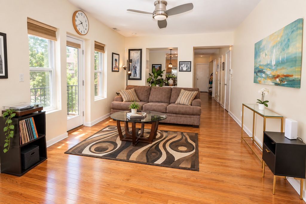 1021 E 46th Street 2N, Chicago, IL 60653