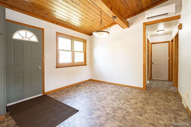 4069 Loch Drive, Highland, MI 48357