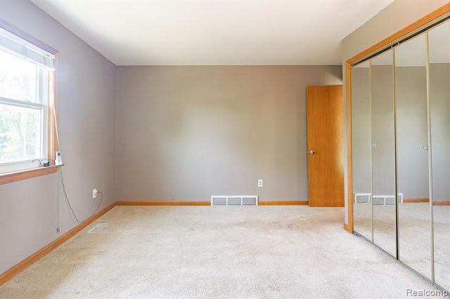 4069 Loch Drive, Highland, MI 48357