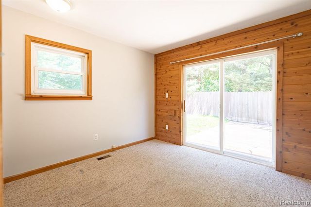 4069 Loch Drive, Highland, MI 48357