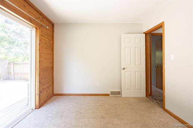 4069 Loch Drive, Highland, MI 48357