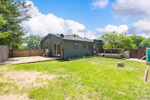 4069 Loch Drive, Highland, MI 48357
