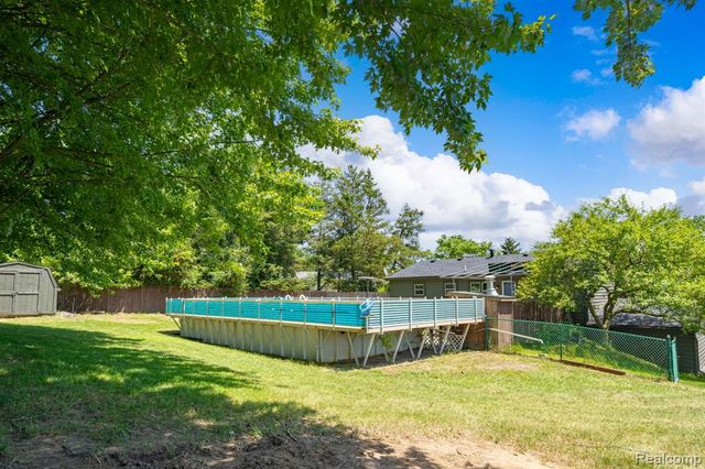 4069 Loch Drive, Highland, MI 48357