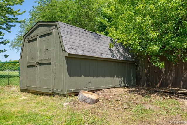 4069 Loch Drive, Highland, MI 48357