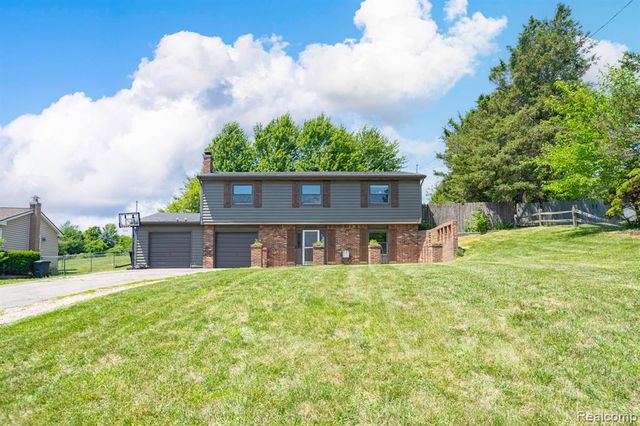 4069 Loch Drive, Highland, MI 48357