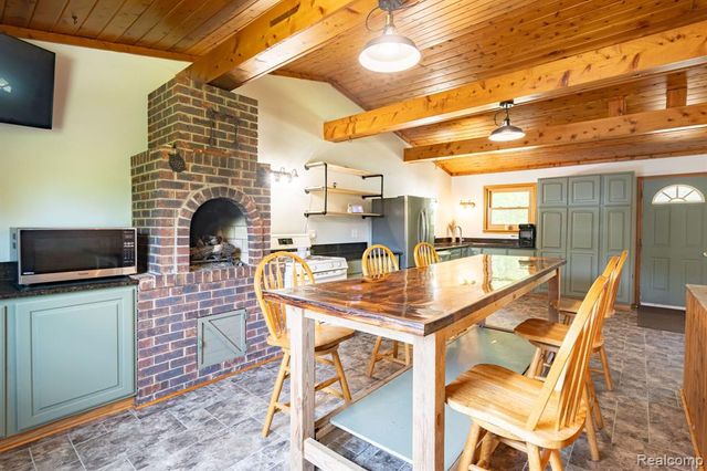 4069 Loch Drive, Highland, MI 48357