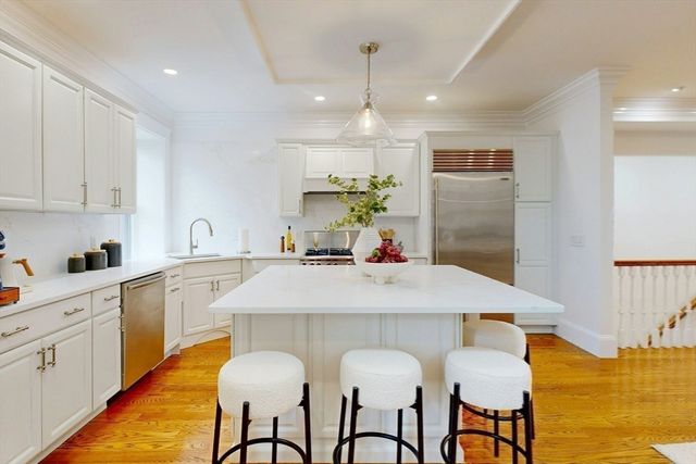 322 Tappan St 2, Brookline, MA 02445