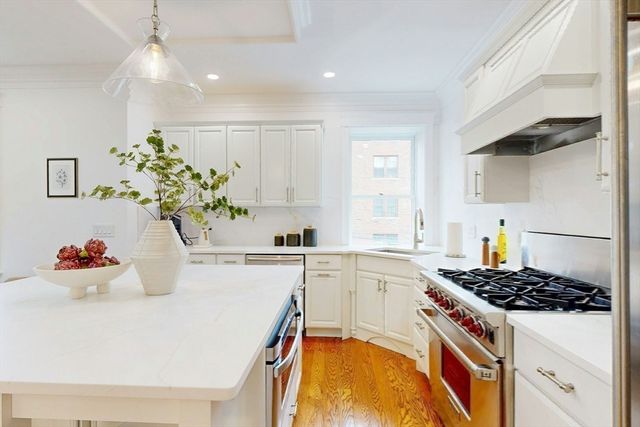 322 Tappan St 2, Brookline, MA 02445