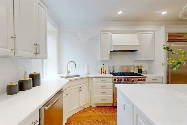 322 Tappan St 2, Brookline, MA 02445