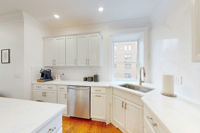 322 Tappan St 2, Brookline, MA 02445