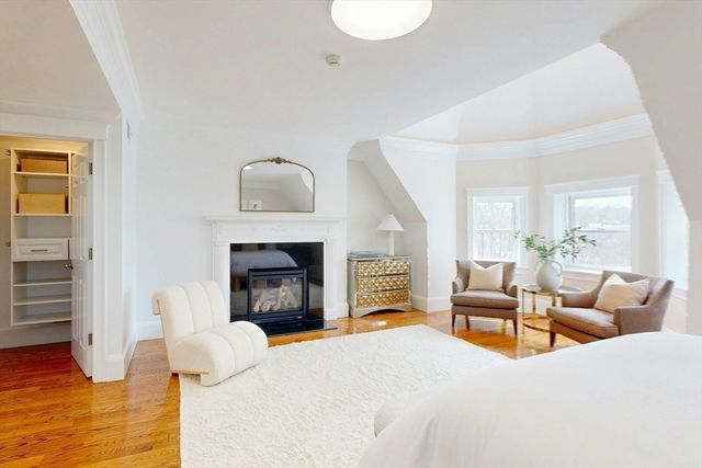 322 Tappan St 2, Brookline, MA 02445