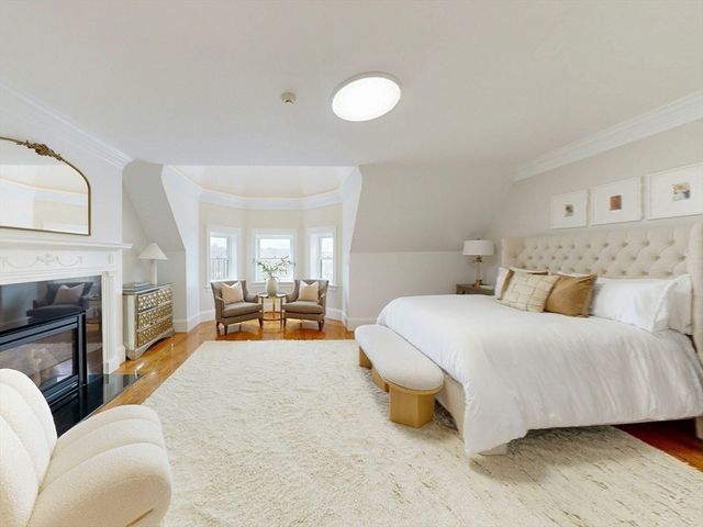 322 Tappan St 2, Brookline, MA 02445