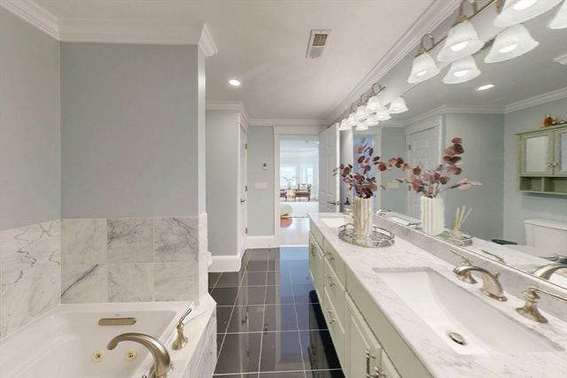 322 Tappan St 2, Brookline, MA 02445