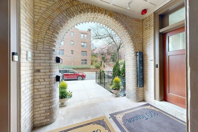 322 Tappan St 2, Brookline, MA 02445
