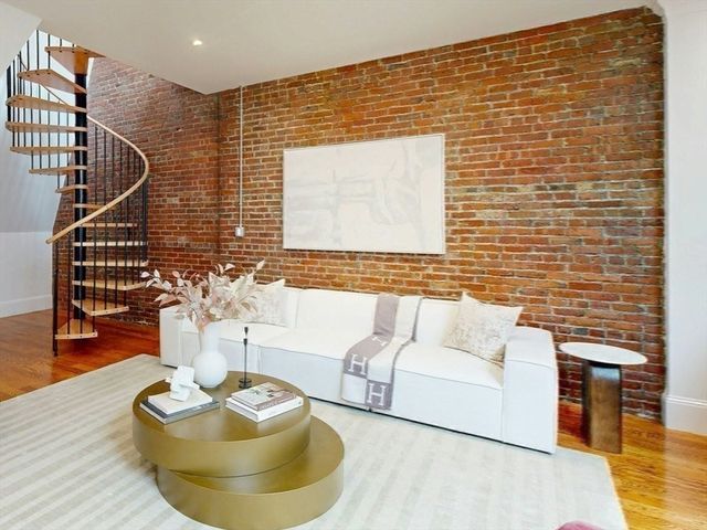 322 Tappan St 2, Brookline, MA 02445