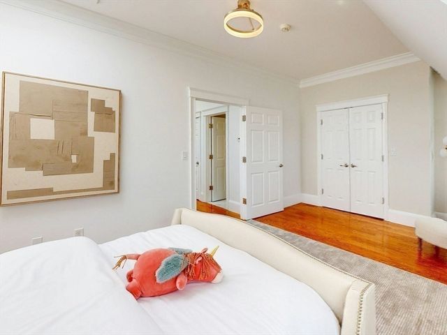 322 Tappan St 2, Brookline, MA 02445