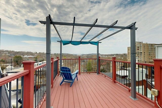 322 Tappan St 2, Brookline, MA 02445