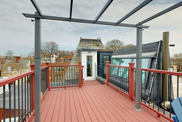 322 Tappan St 2, Brookline, MA 02445