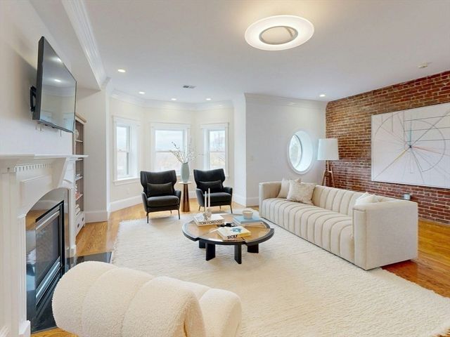 322 Tappan St 2, Brookline, MA 02445