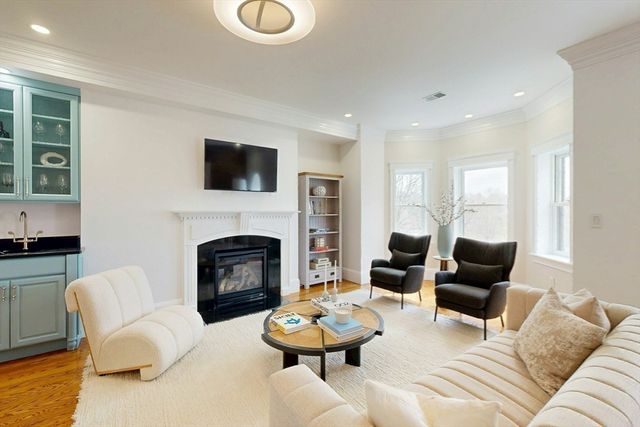 322 Tappan St 2, Brookline, MA 02445