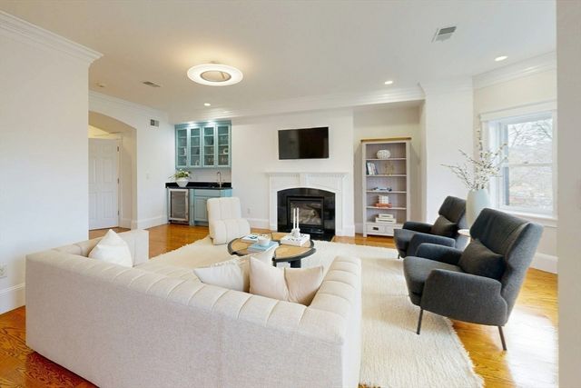 322 Tappan St 2, Brookline, MA 02445