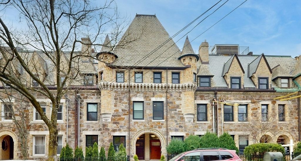 322 Tappan St 2, Brookline, MA 02445