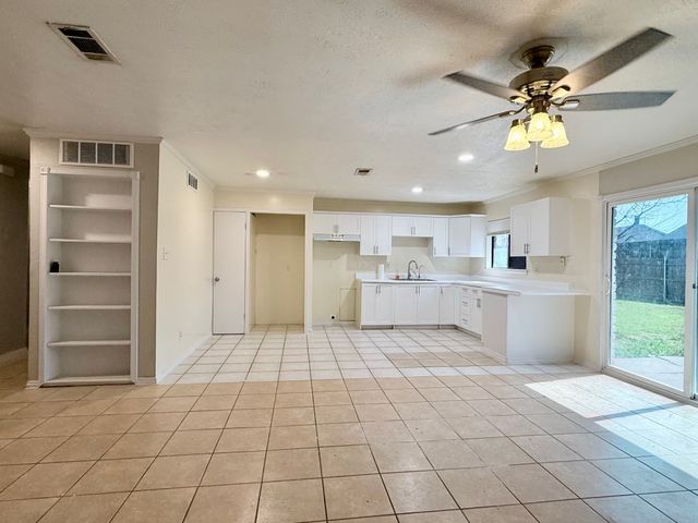 6936 Fallbrook Court, Fort Worth, TX 76120