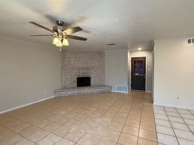 6936 Fallbrook Court, Fort Worth, TX 76120