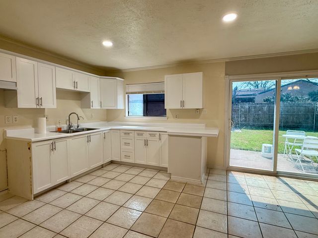 6936 Fallbrook Court, Fort Worth, TX 76120