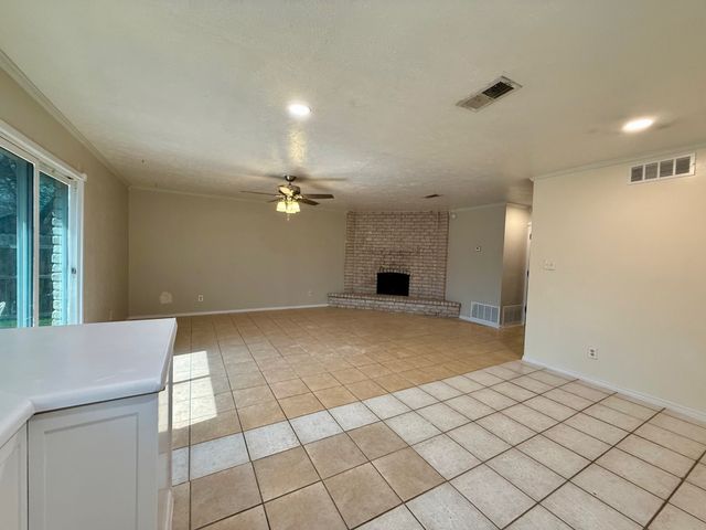 6936 Fallbrook Court, Fort Worth, TX 76120