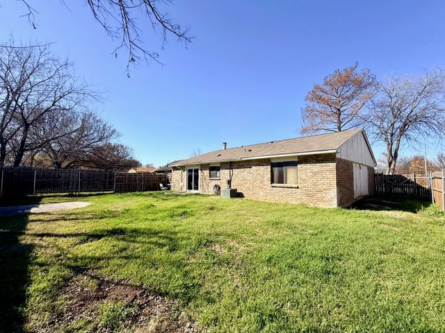 6936 Fallbrook Court, Fort Worth, TX 76120