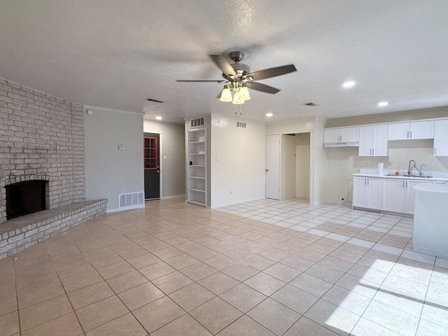 6936 Fallbrook Court, Fort Worth, TX 76120