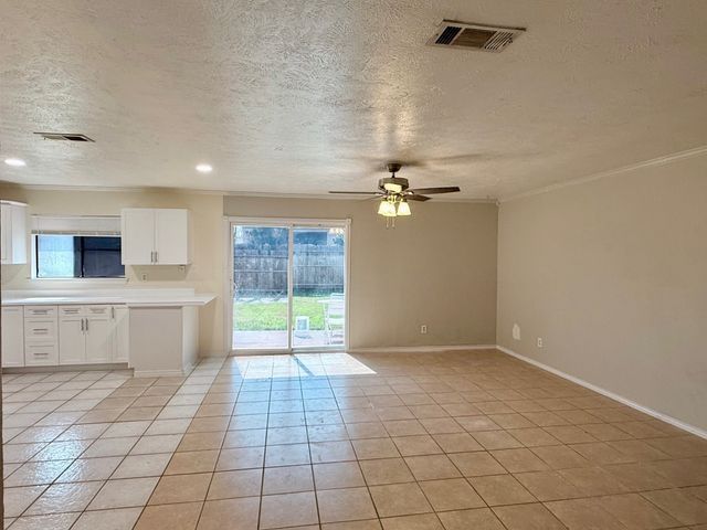 6936 Fallbrook Court, Fort Worth, TX 76120