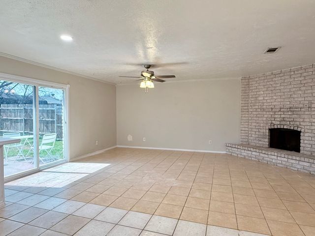 6936 Fallbrook Court, Fort Worth, TX 76120