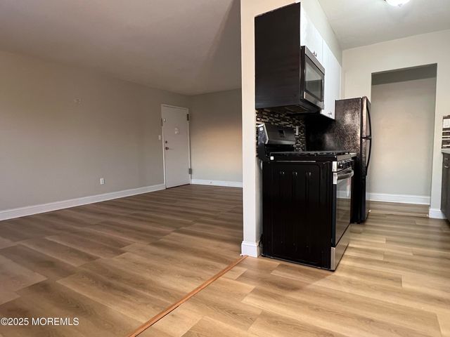 12 Manchester Court H, Freehold, NJ 07728