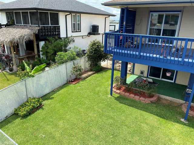 16 N White Heron Drive, La Marque, TX 77568
