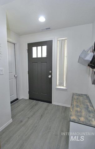 695 Stanley Lake St, Middleton, ID 83644