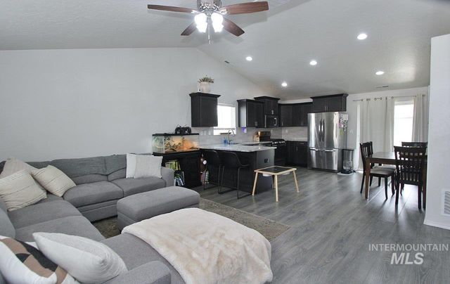 695 Stanley Lake St, Middleton, ID 83644